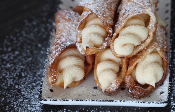 Cannoli com massa de pastel