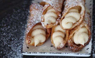 Cannoli com massa de pastel